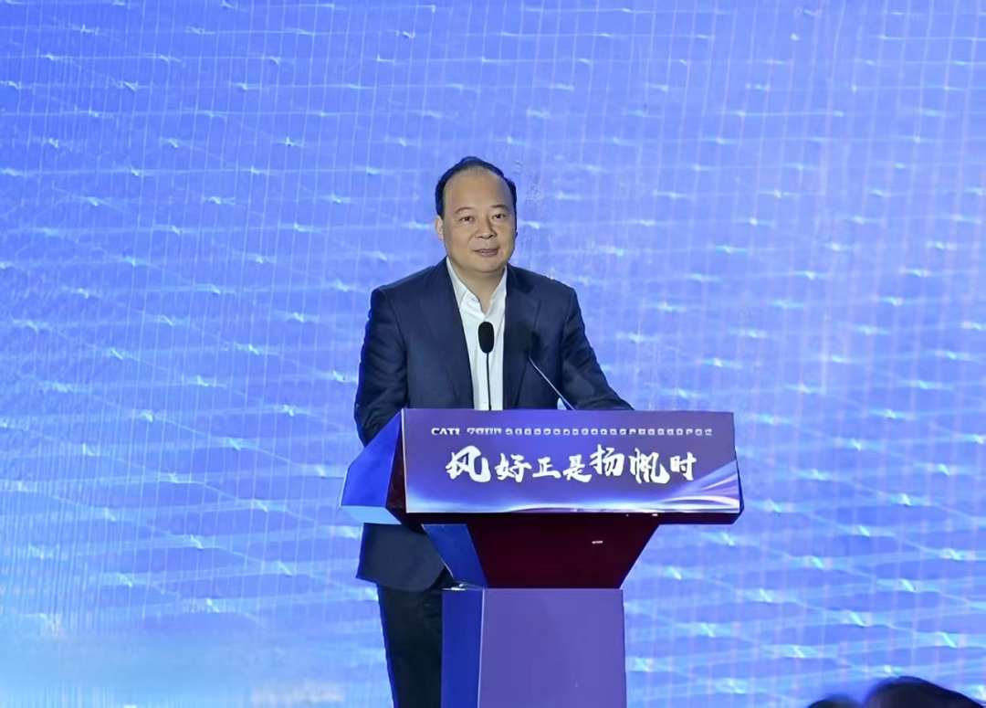 02-配文插图-yp电子董事长、总经理曾毓群发表致辞.png